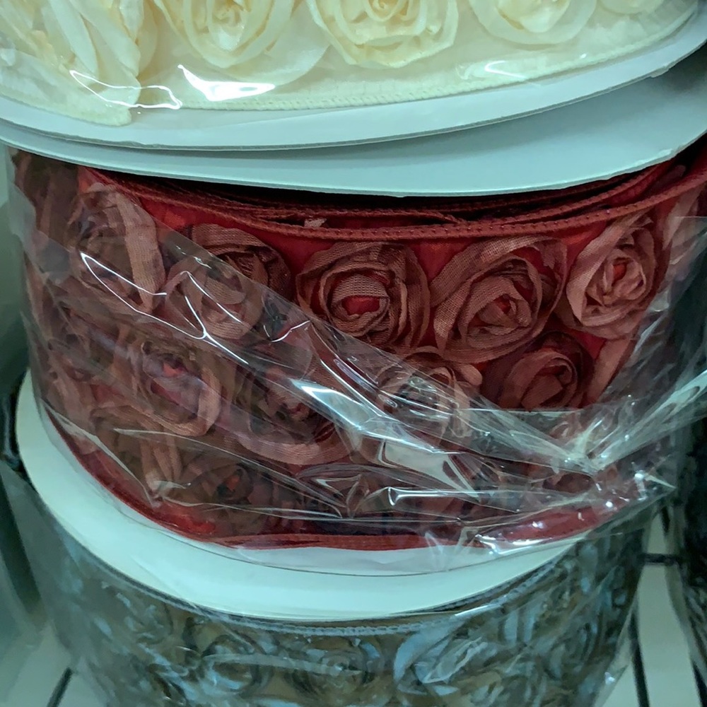 Wired designer rosette ribbon